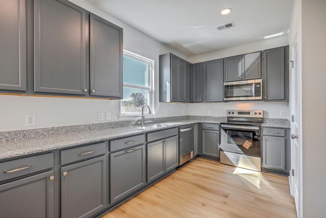 513 New Regenia Place, Ridgeville, SC 29472