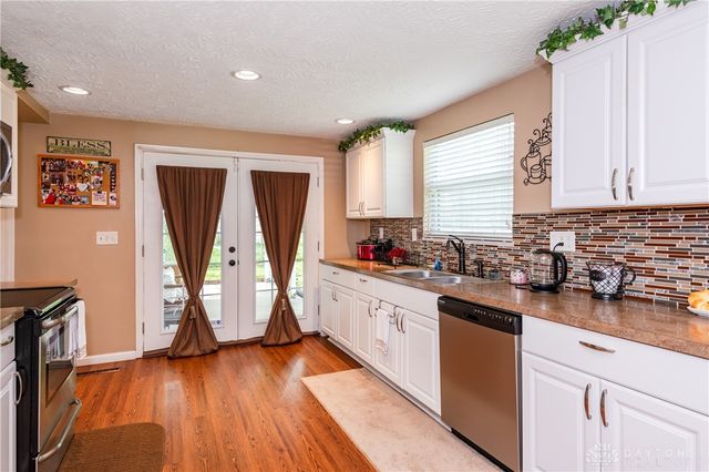 6520 Larcomb Drive, Huber Heights, OH 45424