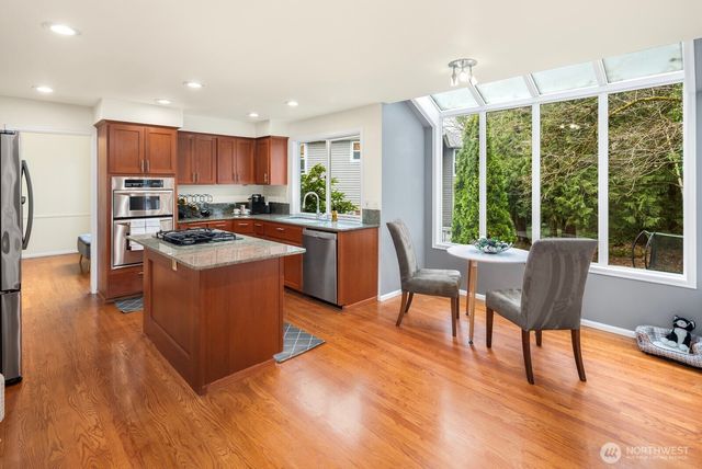 14916 NE 76th Court, Redmond, WA 98052