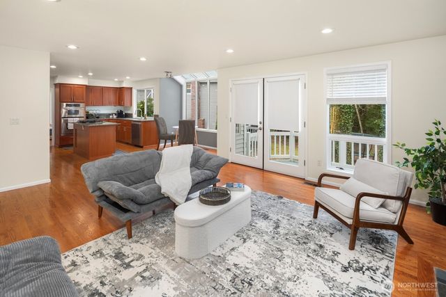 14916 NE 76th Court, Redmond, WA 98052