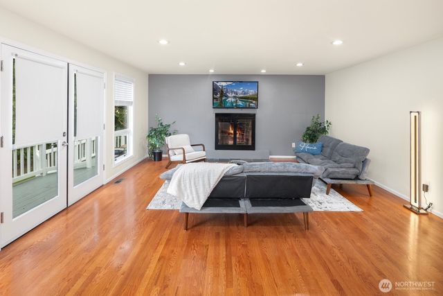 14916 NE 76th Court, Redmond, WA 98052