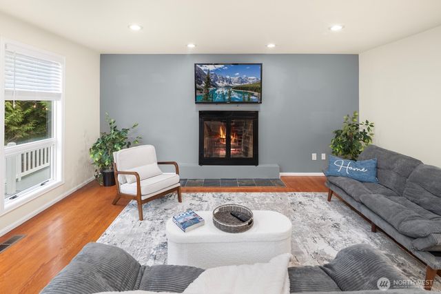 14916 NE 76th Court, Redmond, WA 98052