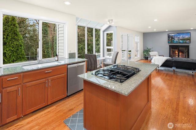 14916 NE 76th Court, Redmond, WA 98052