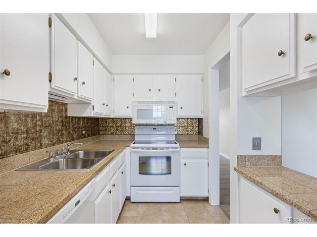 7110 S Gaylord St M9, Centennial, CO 80122