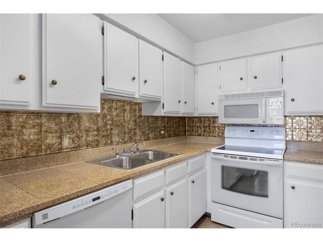 7110 S Gaylord St M9, Centennial, CO 80122