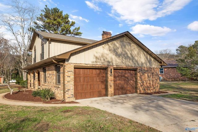 8003 Brookfield Circle, Huntsville, AL 35802