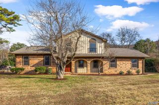 8003 Brookfield Circle, Huntsville, AL 35802