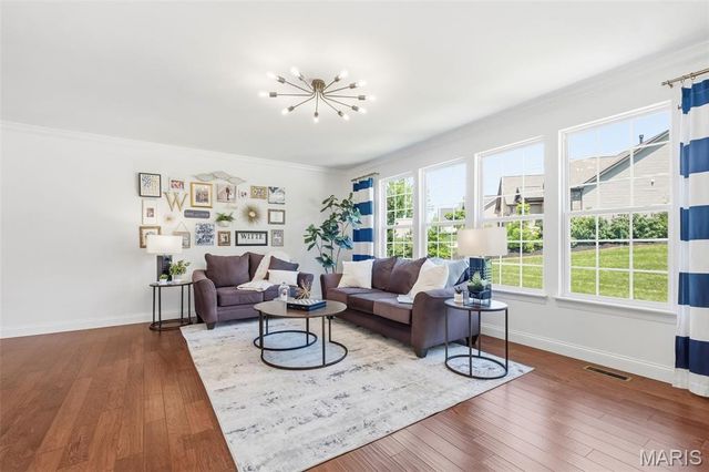 213 Mason Glen Drive, Lake St Louis, MO 63367