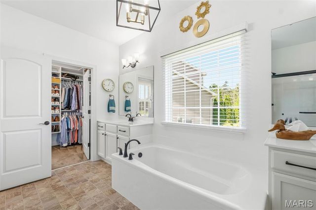 213 Mason Glen Drive, Lake St Louis, MO 63367