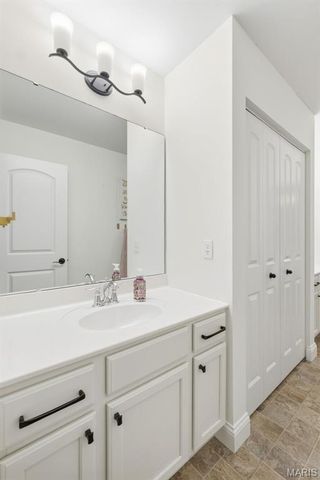 213 Mason Glen Drive, Lake St Louis, MO 63367