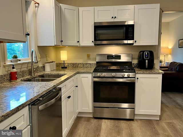 710 OXFORD RD, Lancaster, PA 17601