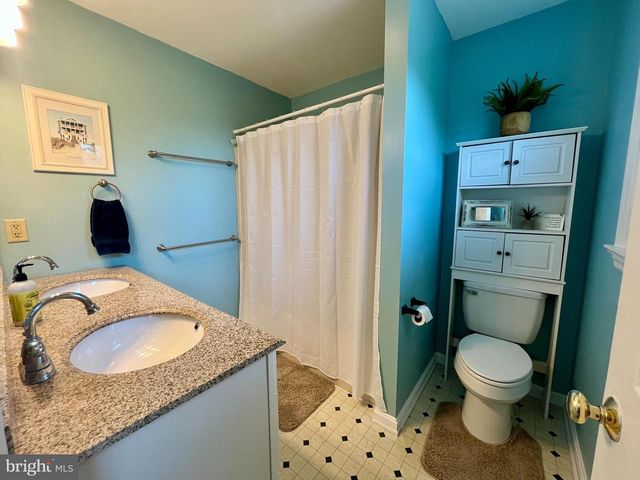 710 OXFORD RD, Lancaster, PA 17601