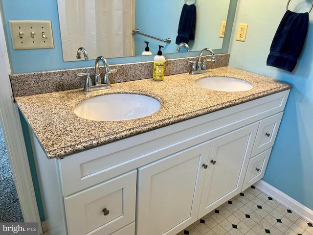 710 OXFORD RD, Lancaster, PA 17601
