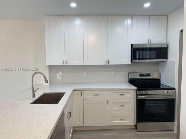 7701 Camino Real AQ-401, Miami, FL 33143