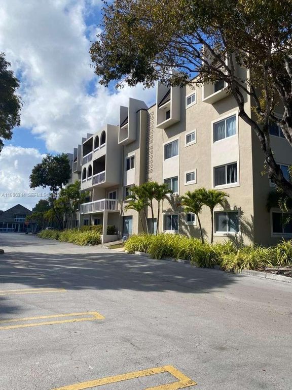 7701 Camino Real AQ-401, Miami, FL 33143