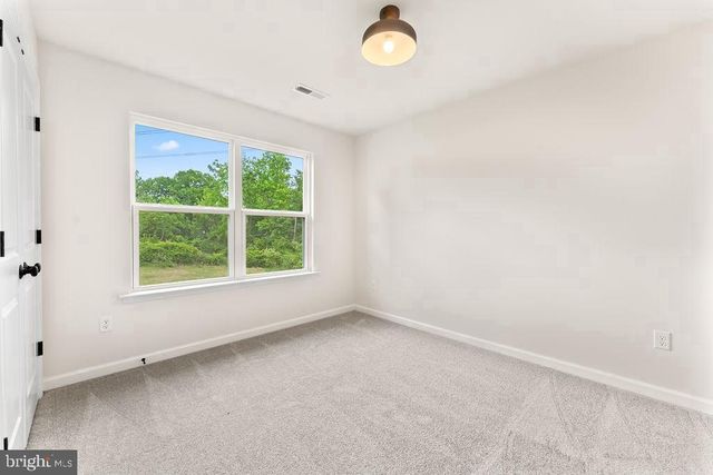 147 LONGSTREET AVE, Fredericksburg, VA 22401