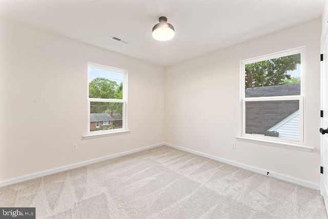 147 LONGSTREET AVE, Fredericksburg, VA 22401