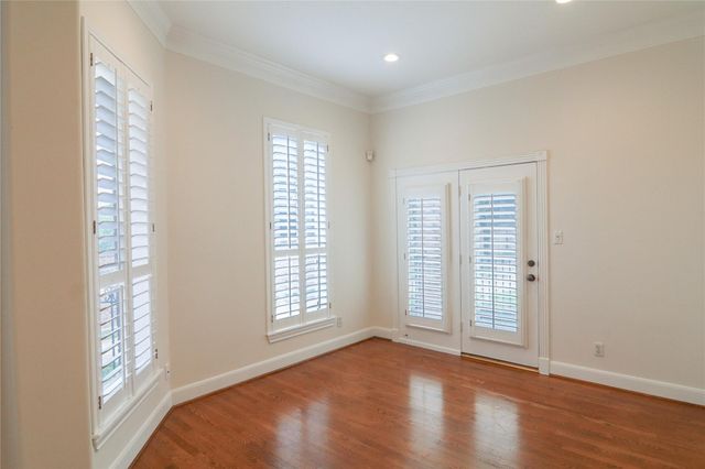 302 S Gate Stone, Houston, TX 77007