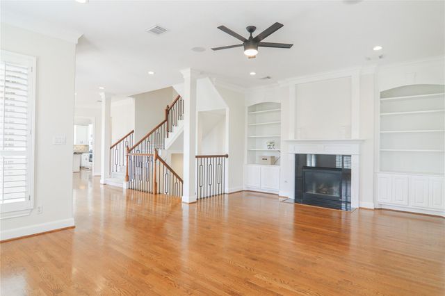 302 S Gate Stone, Houston, TX 77007