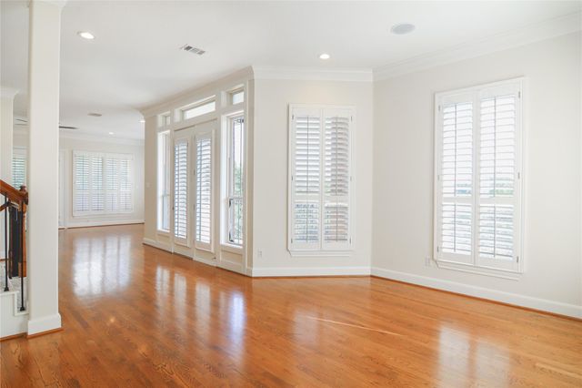 302 S Gate Stone, Houston, TX 77007