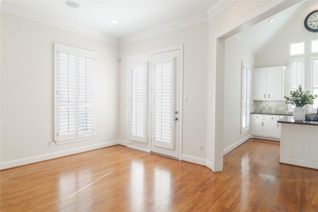 302 S Gate Stone, Houston, TX 77007