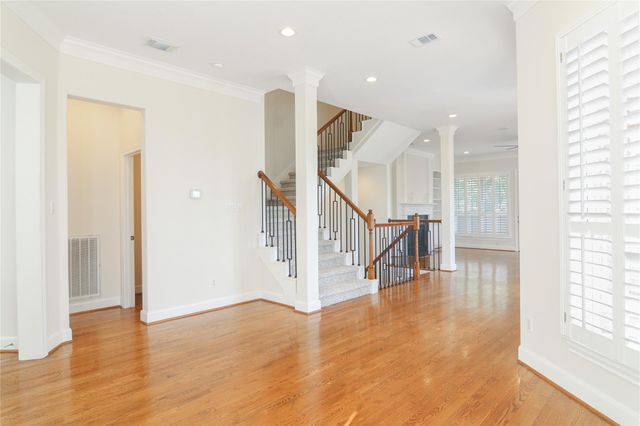 302 S Gate Stone, Houston, TX 77007