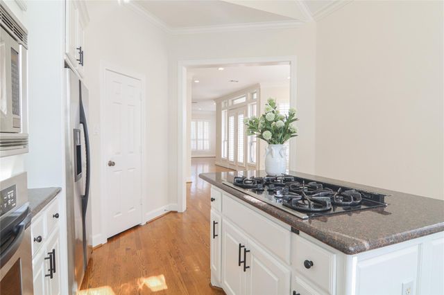 302 S Gate Stone, Houston, TX 77007