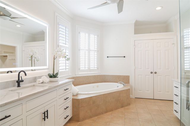 302 S Gate Stone, Houston, TX 77007