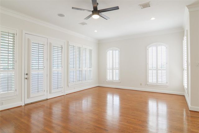 302 S Gate Stone, Houston, TX 77007