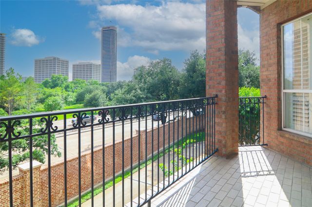 302 S Gate Stone, Houston, TX 77007