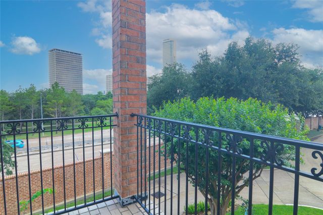 302 S Gate Stone, Houston, TX 77007