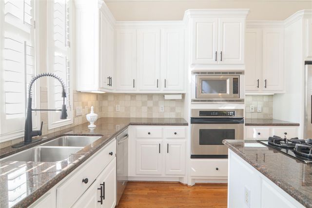 302 S Gate Stone, Houston, TX 77007
