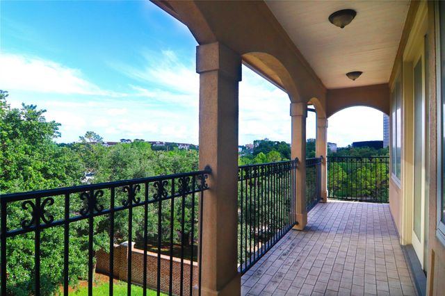 302 S Gate Stone, Houston, TX 77007