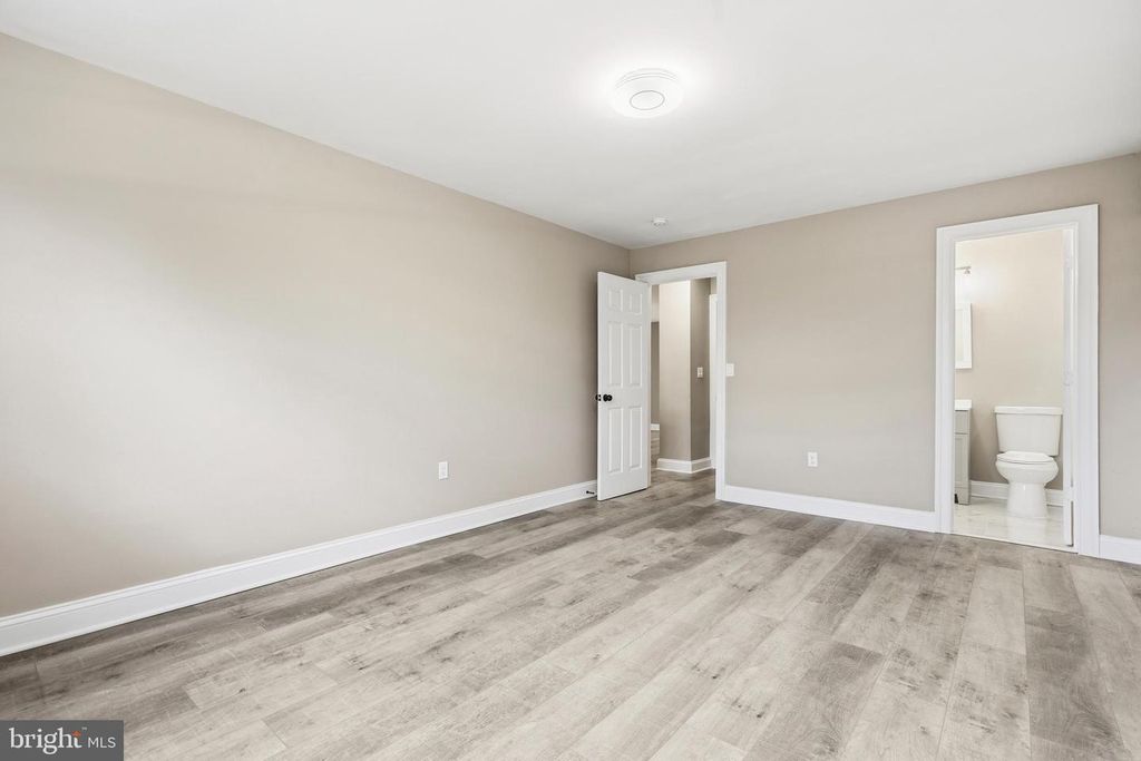 Image 11 of property listing at 8617 CIPRIANO SPRINGS CT, Lanham, MD 20706
