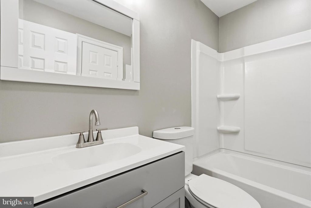 Image 12 of property listing at 8617 CIPRIANO SPRINGS CT, Lanham, MD 20706