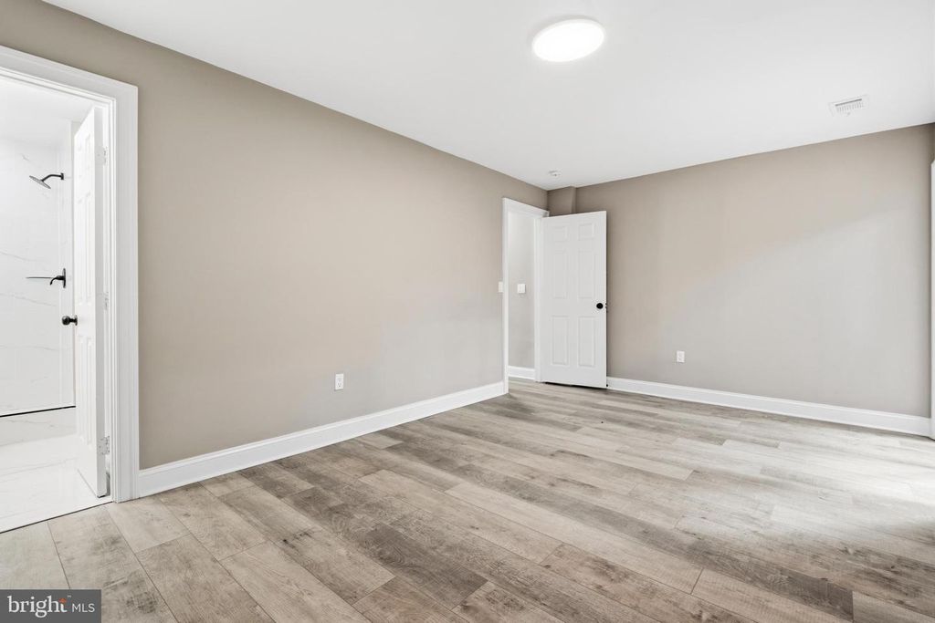 Image 14 of property listing at 8617 CIPRIANO SPRINGS CT, Lanham, MD 20706