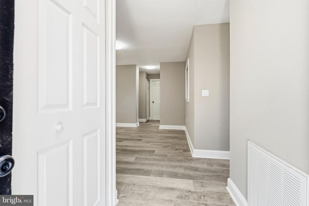 Image 3 of property listing at 8617 CIPRIANO SPRINGS CT, Lanham, MD 20706