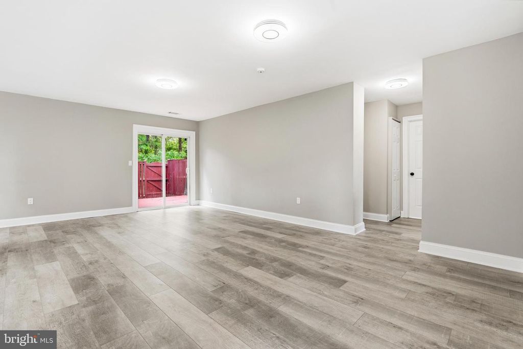 Image 4 of property listing at 8617 CIPRIANO SPRINGS CT, Lanham, MD 20706