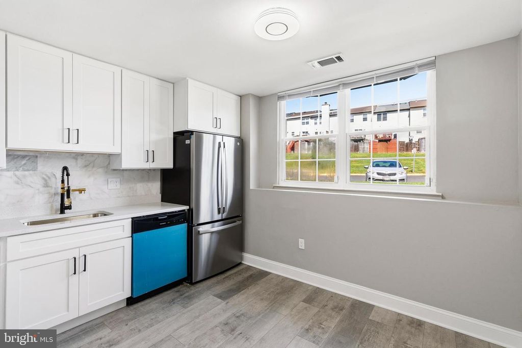 Image 9 of property listing at 8617 CIPRIANO SPRINGS CT, Lanham, MD 20706
