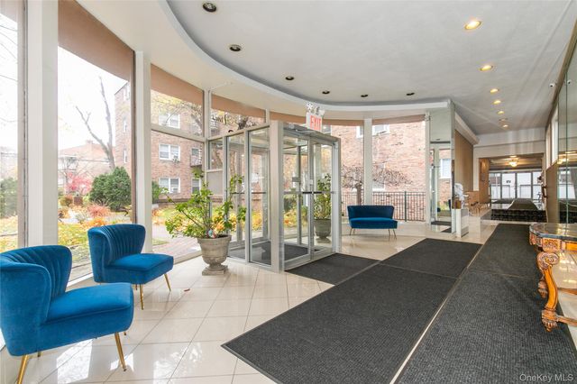 6-8 Wooleys Lane B-34, Great Neck, NY 11023