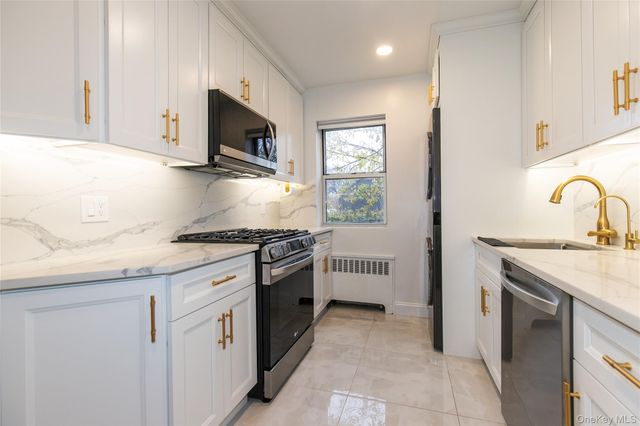 6-8 Wooleys Lane B-34, Great Neck, NY 11023