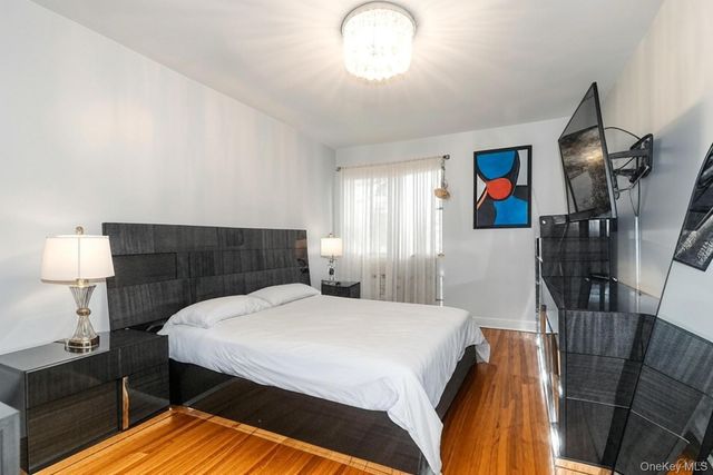 6-8 Wooleys Lane B-34, Great Neck, NY 11023