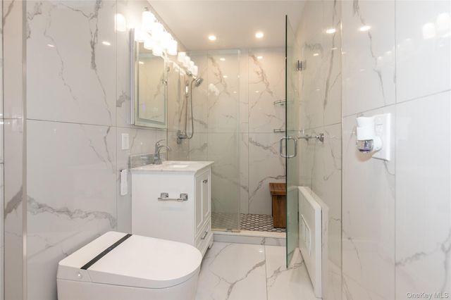 6-8 Wooleys Lane B-34, Great Neck, NY 11023