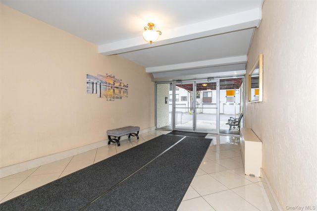 6-8 Wooleys Lane B-34, Great Neck, NY 11023