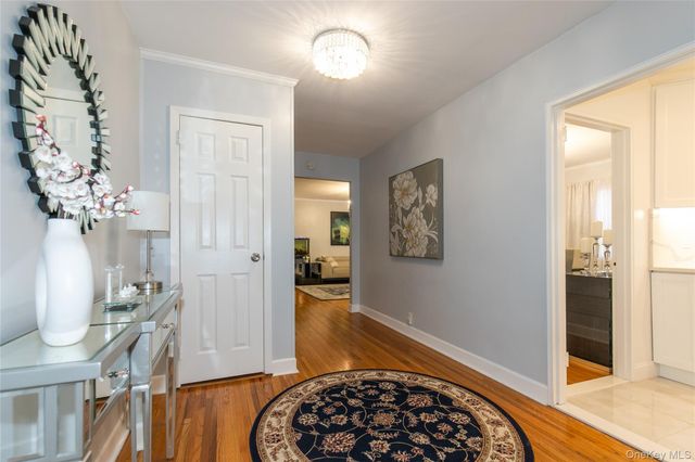 6-8 Wooleys Lane B-34, Great Neck, NY 11023