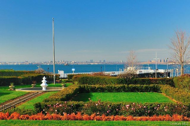 6-8 Wooleys Lane B-34, Great Neck, NY 11023