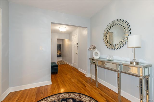 6-8 Wooleys Lane B-34, Great Neck, NY 11023