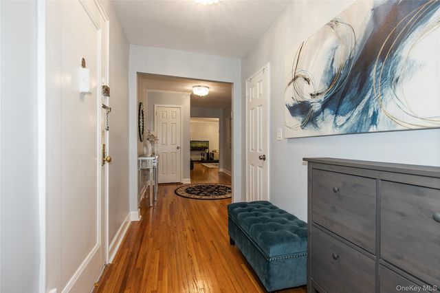 6-8 Wooleys Lane B-34, Great Neck, NY 11023