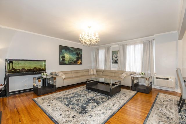 6-8 Wooleys Lane B-34, Great Neck, NY 11023