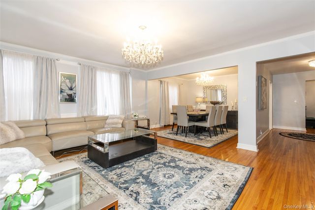 6-8 Wooleys Lane B-34, Great Neck, NY 11023